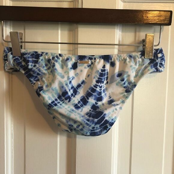 ✅(free) Victoria’s Secret bottoms - Picture 3 of 5